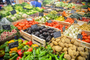 Vegetables make excellent vegan snacks for travel